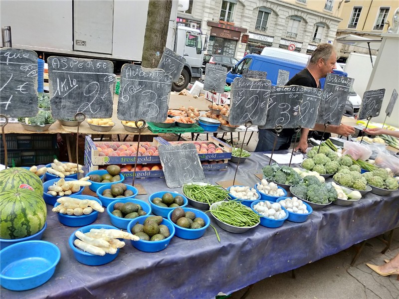 法国街边蔬菜摊贩